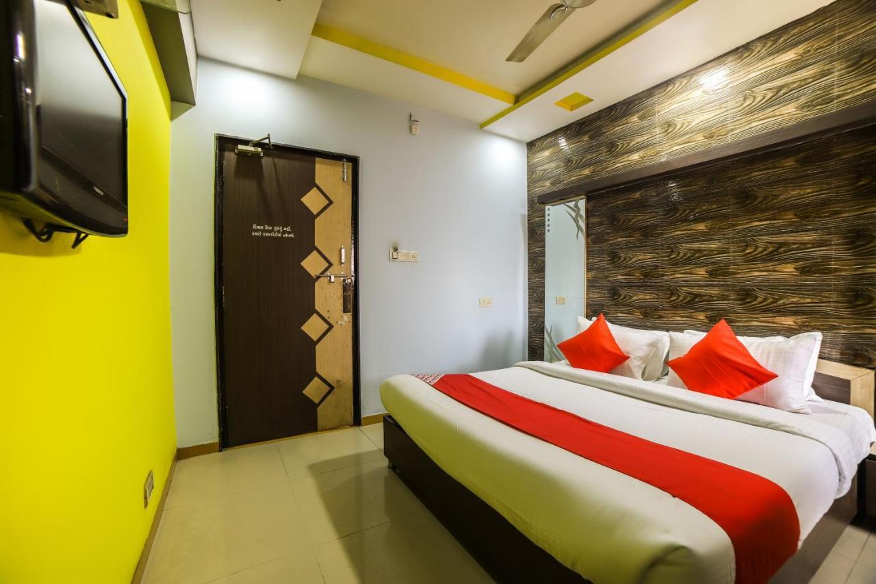 Oyo 69877 Hotel Sarthi Residency Amhedabad Dış mekan fotoğraf