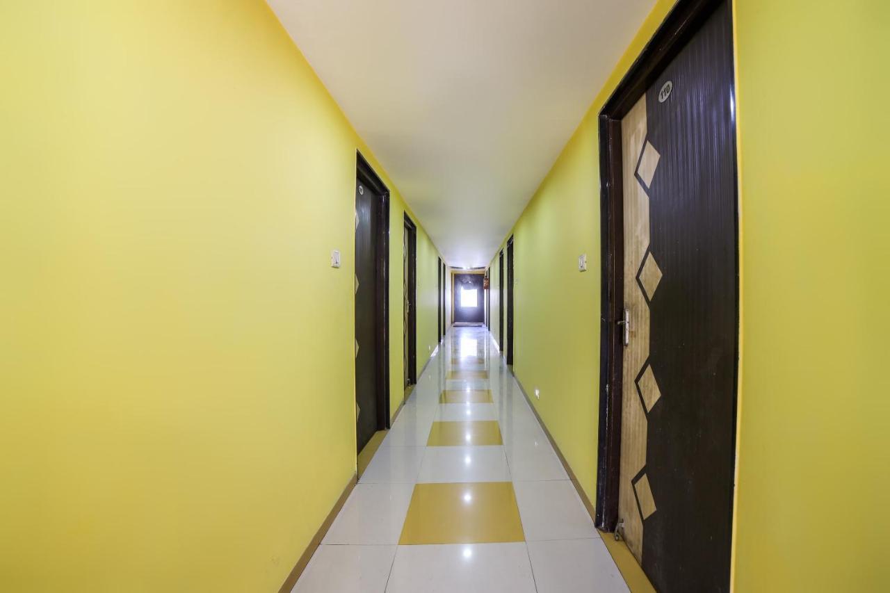 Oyo 69877 Hotel Sarthi Residency Amhedabad Dış mekan fotoğraf