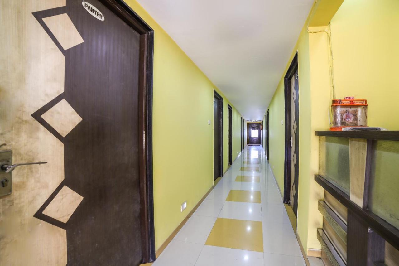 Oyo 69877 Hotel Sarthi Residency Amhedabad Dış mekan fotoğraf